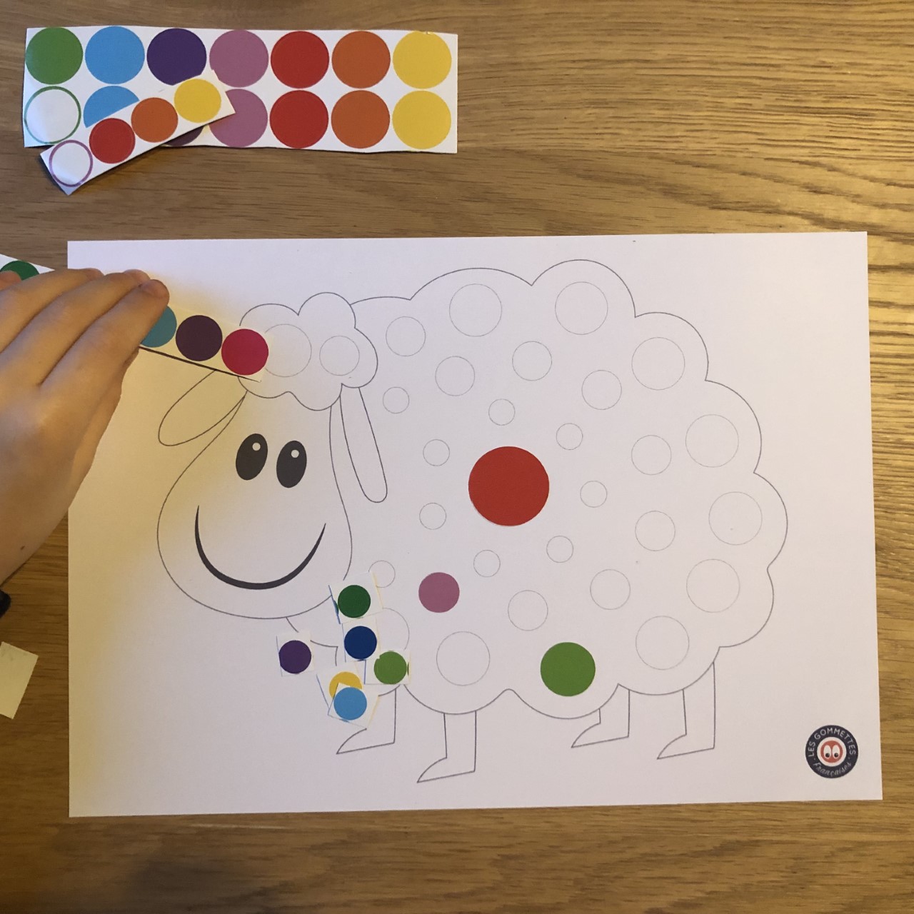 Coffret découverte de loisirs créatifs pour enfants_Atelier gommettes et coloriage